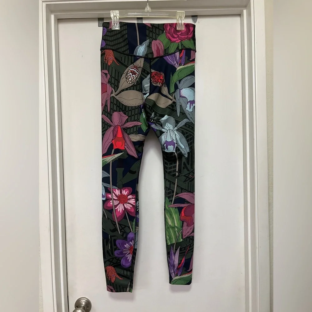 Nike One Icon Clash Dri-Fit multicolor floral print leggings - size M